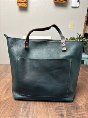Portland Leather zippered tote. Medium sized in Lagoon. New never carried.